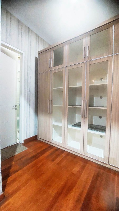 Rumah Asri, Nyaman, 2 Lantai, Bagus, dalam Cluster Elite di Bintaro 