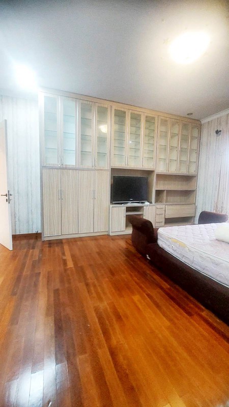 Rumah Asri, Nyaman, 2 Lantai, Bagus, dalam Cluster Elite di Bintaro 