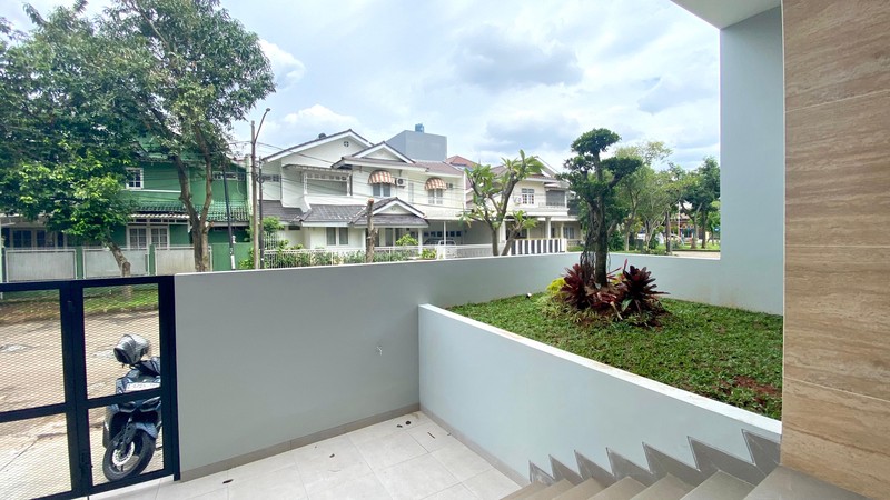 Exclusive Tropical House Bintaro Jaya Sektor 9