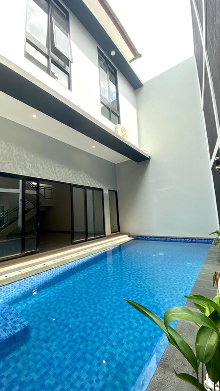 Exclusive Tropical House Bintaro Jaya Sektor 9