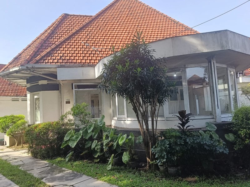 DIJUAL CEPAT RUMAH JL. WR. SUPRATMAN SURABAYA PUSAT
