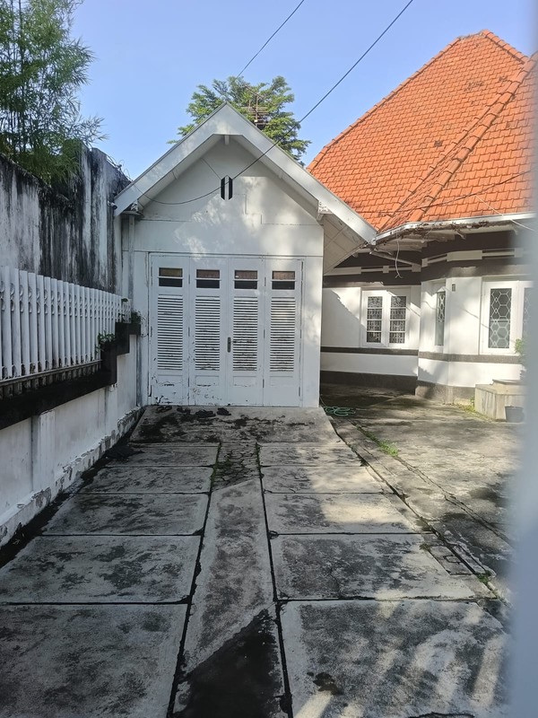 Dijual 486 m2 Rumah Hook Surabaya Pusat Kota - Jalan Wr. Supratman - Jalan Mh Thamrin - kel.Dr. Soetomo - kec.Tegalsari - Cocok Buat Segala Usaha - Komersial Area