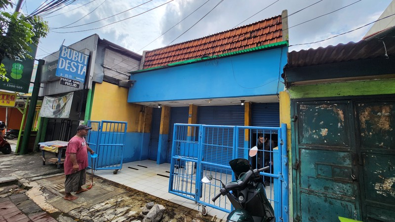 Ruko 2 lantai ex bengkel mobil, ada tanah kosong buat gudang di Cawang