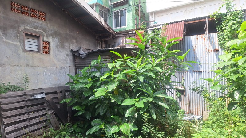 Ruko 2 lantai ex bengkel mobil, ada tanah kosong buat gudang di Cawang