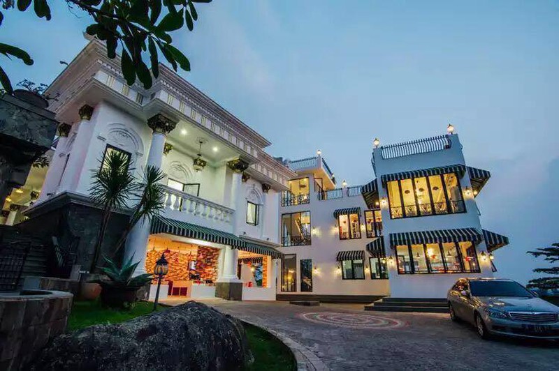 Dijual Mansion Premium di Daerah Sejuk-Furnished, A Private Mountain Estate with Unrivaled Panoramic Views