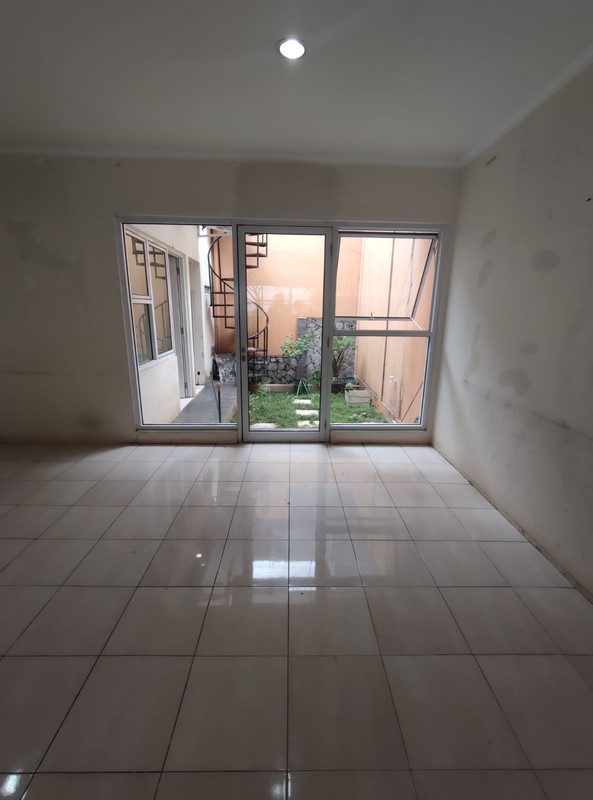 Rumah SHM Disewakan di Tebet