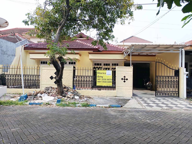 Rumah di Rungkut Mapan Tengah Surabaya Timur, Sudah Renovasi, Row Jalan Lebar, Siap Huni