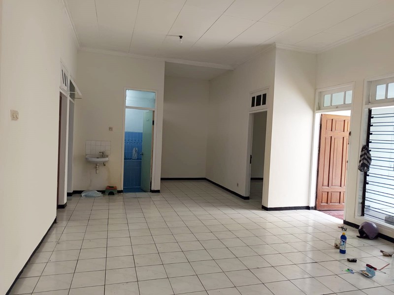 Rumah di Rungkut Mapan Tengah Surabaya Timur, Sudah Renovasi, Row Jalan Lebar, Siap Huni