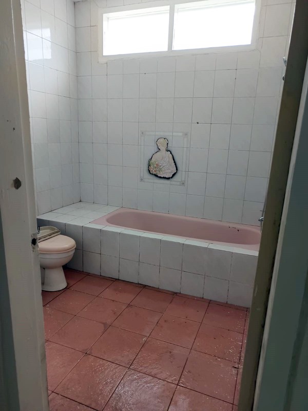 Rumah di Rungkut Mapan Tengah Surabaya Timur, Sudah Renovasi, Row Jalan Lebar, Siap Huni