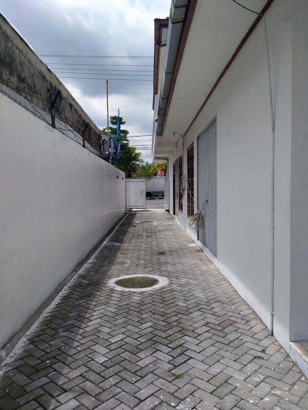 Disewakan Ruang Usaha Strategis 2 Lantai di Ring Road Utara Sleman Ideal untuk Kantor & Bisnis, Maguwoharjo, Depok, Sleman