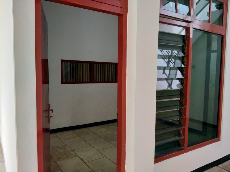 Disewakan Ruang Usaha Strategis 2 Lantai di Ring Road Utara Sleman Ideal untuk Kantor & Bisnis, Maguwoharjo, Depok, Sleman