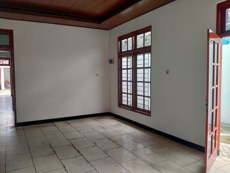 Disewakan Ruang Usaha Strategis 2 Lantai di Ring Road Utara Sleman Ideal untuk Kantor & Bisnis, Maguwoharjo, Depok, Sleman