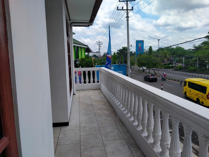 Disewakan Ruang Usaha Strategis 2 Lantai di Ring Road Utara Sleman Ideal untuk Kantor & Bisnis, Maguwoharjo, Depok, Sleman