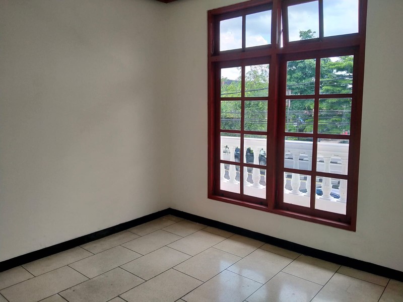 Disewakan Ruang Usaha Strategis 2 Lantai di Ring Road Utara Sleman Ideal untuk Kantor & Bisnis, Maguwoharjo, Depok, Sleman