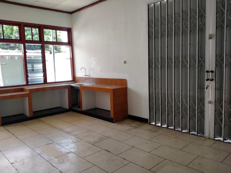 Disewakan Ruang Usaha Strategis 2 Lantai di Ring Road Utara Sleman Ideal untuk Kantor & Bisnis, Maguwoharjo, Depok, Sleman