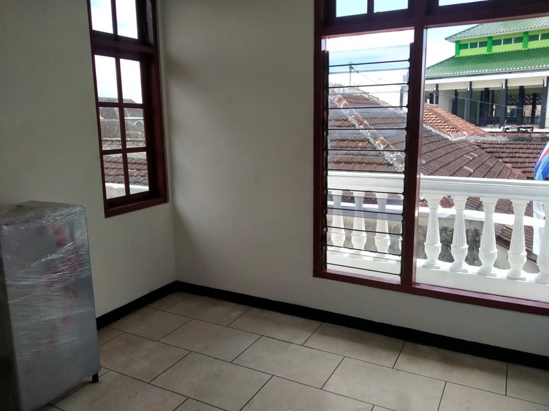 Disewakan Ruang Usaha Strategis 2 Lantai di Ring Road Utara Sleman Ideal untuk Kantor & Bisnis, Maguwoharjo, Depok, Sleman