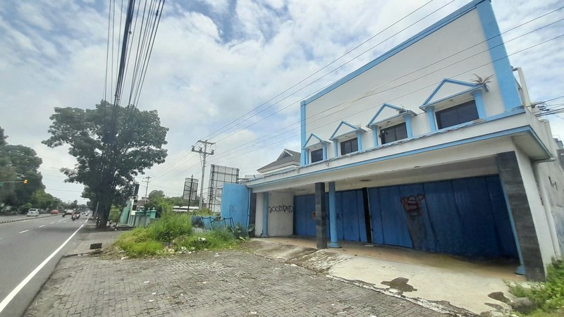 Ruko 2 Lantai Lokasi Strategis di Jalan Raya Magelang - Yogyakarta 