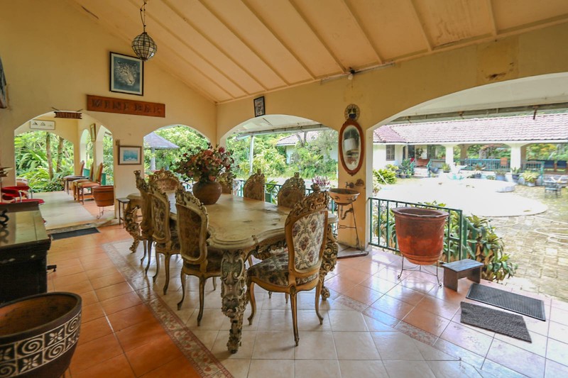 Villa Bergaya Klasik dengan Udara Sejuk di Puncak Cimacan Cipanas