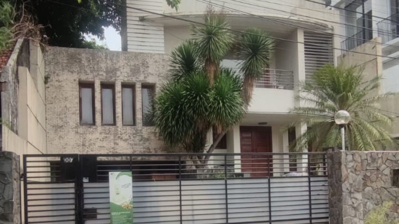 RUMAH MEWAH DILENGKAPI KOLAM RENANG DI BENDUNGAN HILIR JAKARTA PUSAT