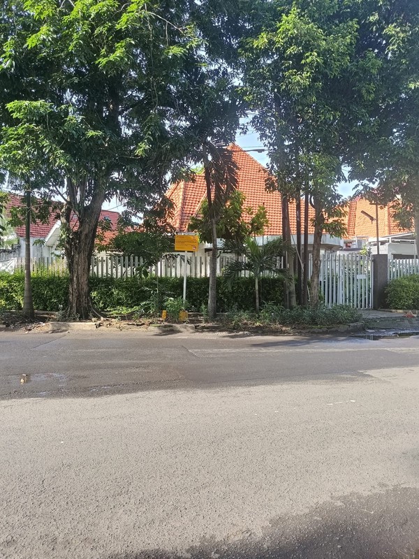 Dijual Rumah VINTAGE ESTETIK Jalan Wr Supratman Surabaya Pusat