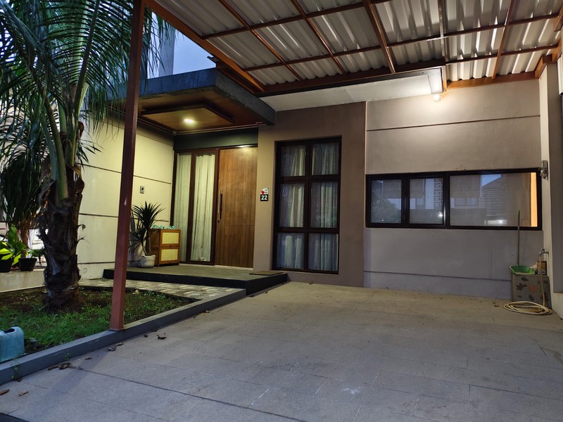 Dijual rumah modern di Grand Wisata Full Furnished,  Interior Ex Show Unit dan nyaman dalam cluster bebas banjir