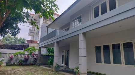 Rumah terawat cocok silent office di Cikini Jakarta Pusat, 600 m2, siap huni, 200 meter ke RS Cikini dan hanya berjarak 2 km FKUI RSCM 