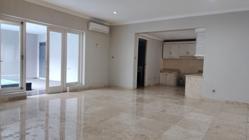 Rumah terawat cocok silent office di Cikini Jakarta Pusat, 600 m2, siap huni, 200 meter ke RS Cikini dan hanya berjarak 2 km FKUI RSCM 