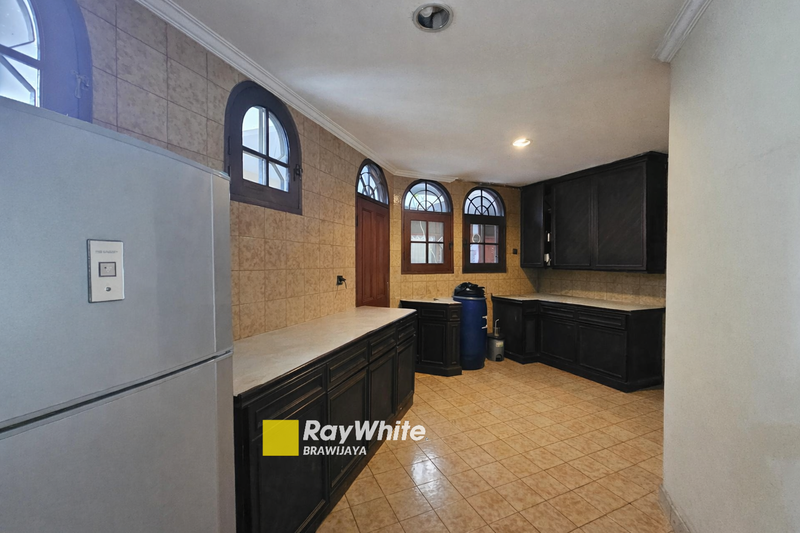 Di bawah Harga NJOP. Rumah di Mega Kuningan, Jakarta Selatan. 