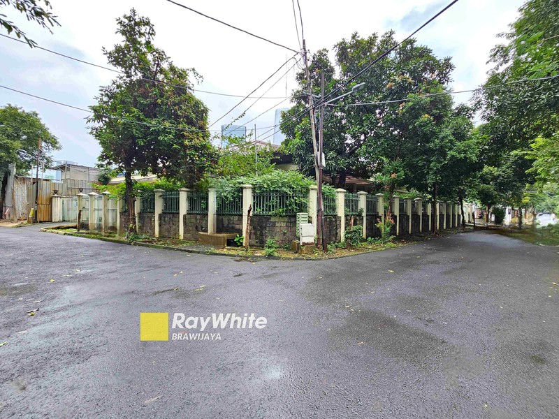 Di bawah Harga NJOP. Rumah di Mega Kuningan, Jakarta Selatan. 