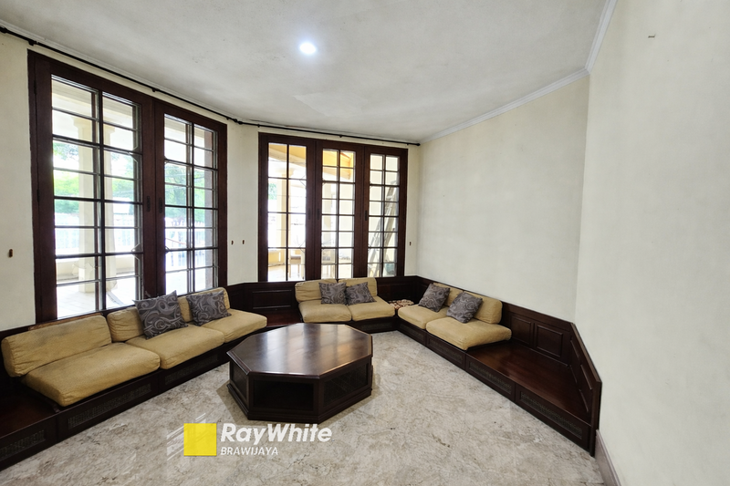 Di bawah Harga NJOP. Rumah di Mega Kuningan, Jakarta Selatan. 