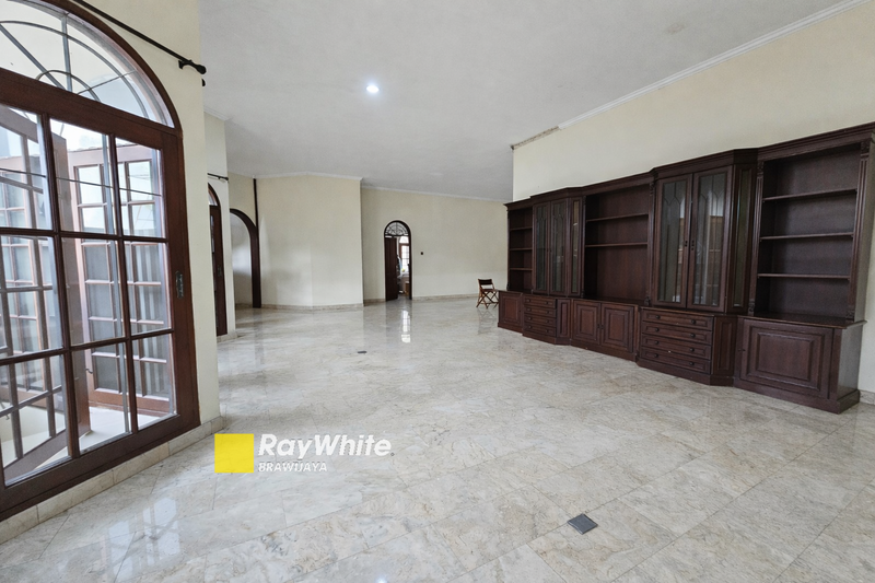 Di bawah Harga NJOP. Rumah di Mega Kuningan, Jakarta Selatan. 