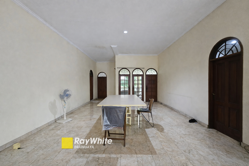 Di bawah Harga NJOP. Rumah di Mega Kuningan, Jakarta Selatan. 