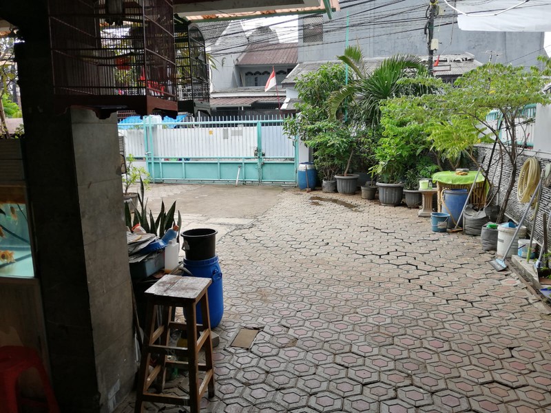 Peluang Langka ,Rumah dijual plus bonus 3 kios tersewa di lokasi komersil berkembang Bukit Duri Jakarta Selatan