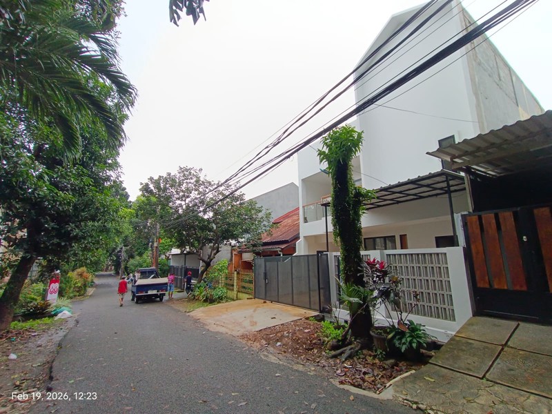 Rumah Baru 2,5 Lantai dalam Perumahan Jagakarsa Jakarta Selatan