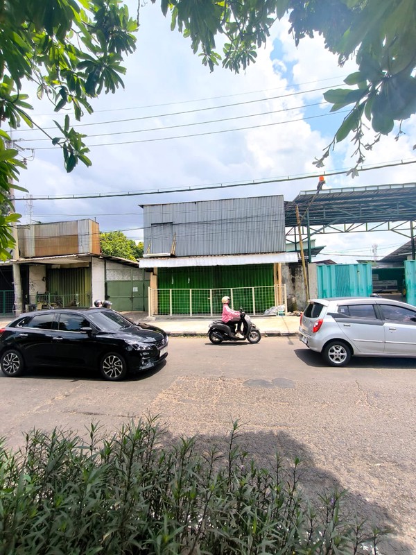 Disewakan 135 m2 Gudang / Ruko Nol Jalan Raya Surabaya Barat - Simojawar - Sukomanunggal - Ruko 2 Lantai Surabaya Barat - Akses Kontainer 40 Feet Dekat Banyu Urip, Akses Tol