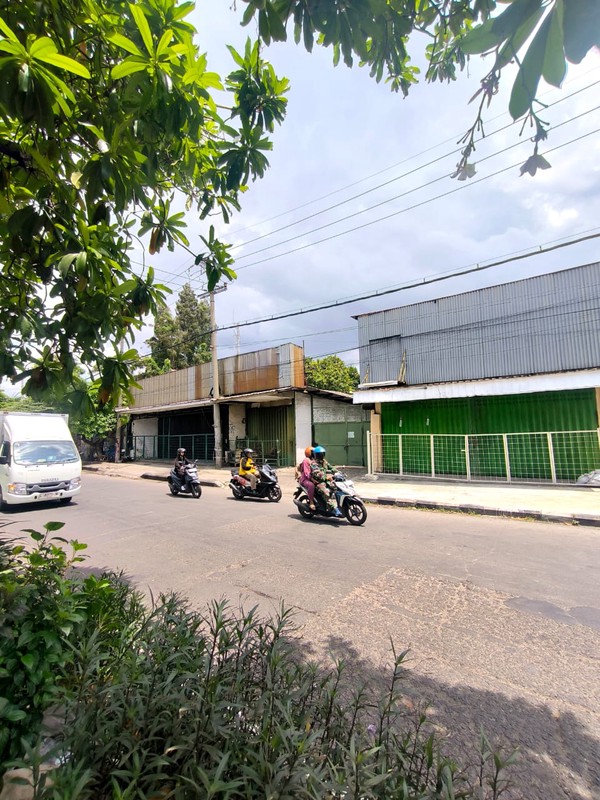 Disewakan 135 m2 Gudang / Ruko Nol Jalan Raya Surabaya Barat - Simojawar - Sukomanunggal - Ruko 2 Lantai Surabaya Barat - Akses Kontainer 40 Feet Dekat Banyu Urip, Akses Tol