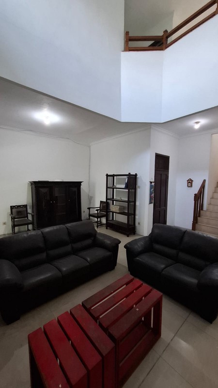 Disewakan Rumah Perum Darmo Villa - Darmo Permai Surabaya Barat - Full Furnished -Dekat Pakuwon Mall, Papaya, Pasar Modern Puncak Permai