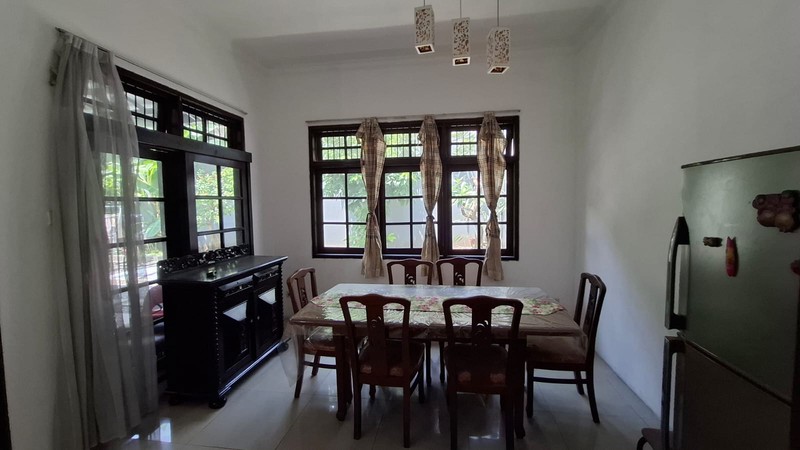 Disewakan Rumah Perum Darmo Villa - Darmo Permai Surabaya Barat - Full Furnished -Dekat Pakuwon Mall, Papaya, Pasar Modern Puncak Permai