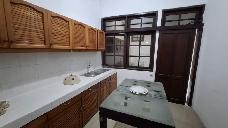 Disewakan Rumah Perum Darmo Villa - Darmo Permai Surabaya Barat - Full Furnished -Dekat Pakuwon Mall, Papaya, Pasar Modern Puncak Permai