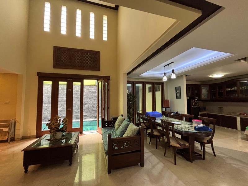 Rumah 2 Lantai Luas Kokoh ada Swimming Pool di Kota Wisata Cibubur 