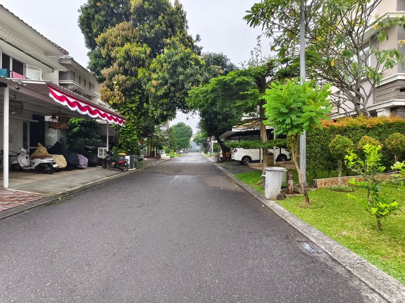 De Latinos Mexicano BSD City, dekat stasiun rawabuntu
