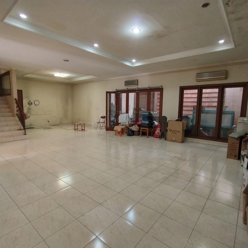 Opportunity Langka! Rumah 2 Lantai Harga di Bawah NJOP, Lokasi Strategis untuk Usaha dan Hunian di Kebayoran Lama Jakarta Selatan