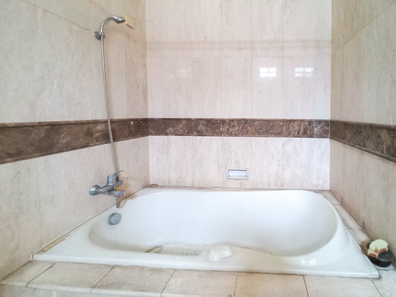 Rumah Mewah di Legenda Wisata Cibubur Akses Mudah ke Sentul City 