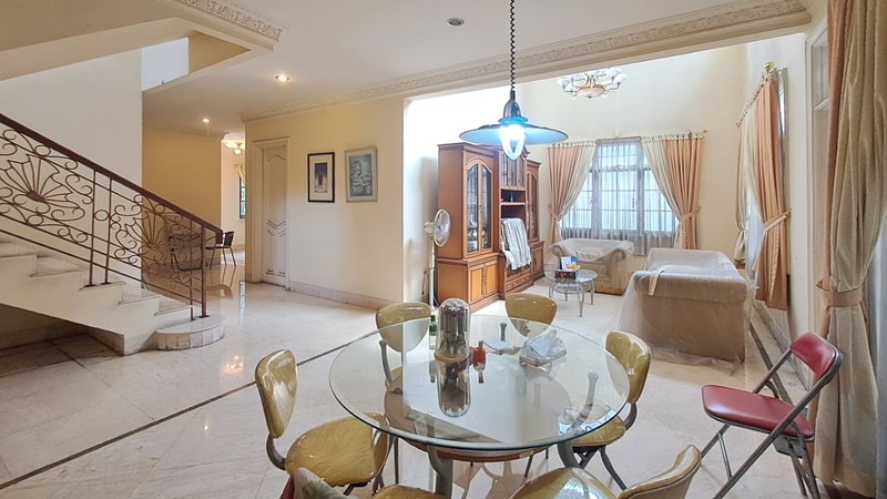 Rumah Mewah di Legenda Wisata Cibubur Akses Mudah ke Sentul City 