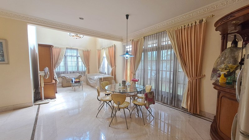 Rumah Mewah di Legenda Wisata Cibubur Akses Mudah ke Sentul City 