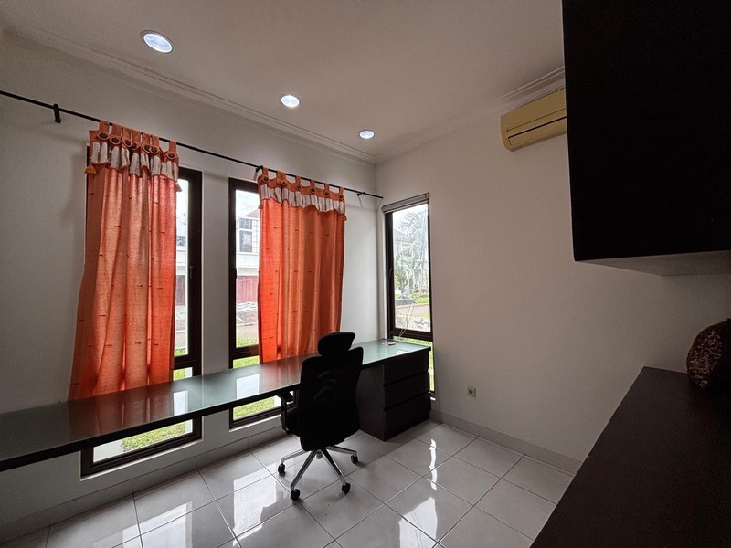 Rumah 2 Lantai Luas Kokoh di Kota Wisata Cibubur 