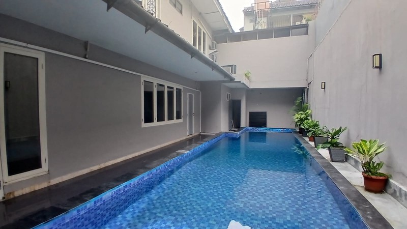 Exclusive Listing Rumah Elegan Terawat +Bangunan Kantor Dilengkapi dengan Kolam Renang di Lingkungan Elite dan Srategis Cikini Jakarta Pusat