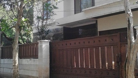 DI JUAL RUMAH lokasi strategis di kemang timur 
