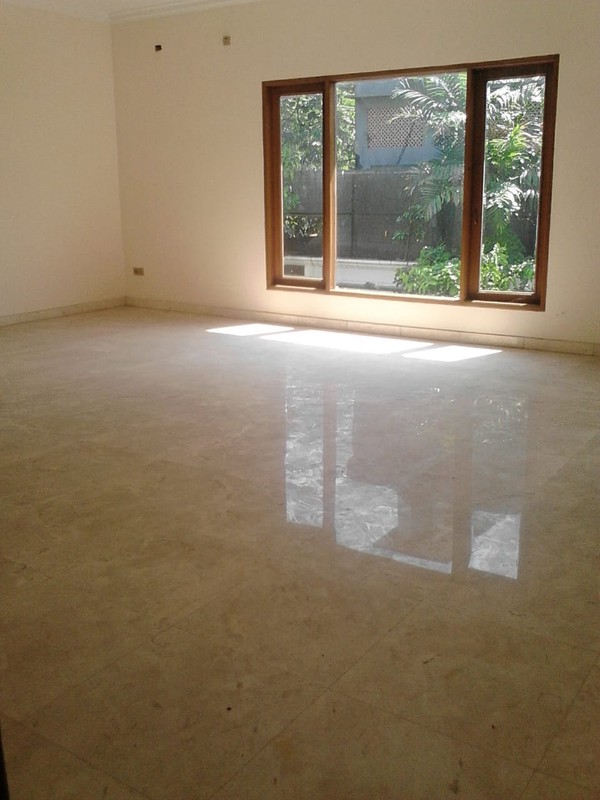 DI JUAL RUMAH lokasi strategis di kemang timur 