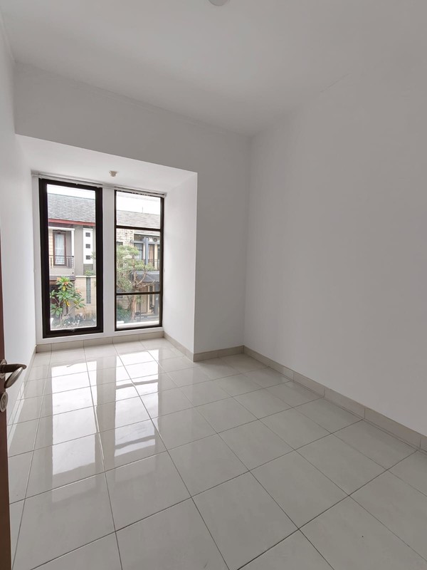 Rumah Bagus Di Emerald Terrace Bintaro Jaya Sektor 9